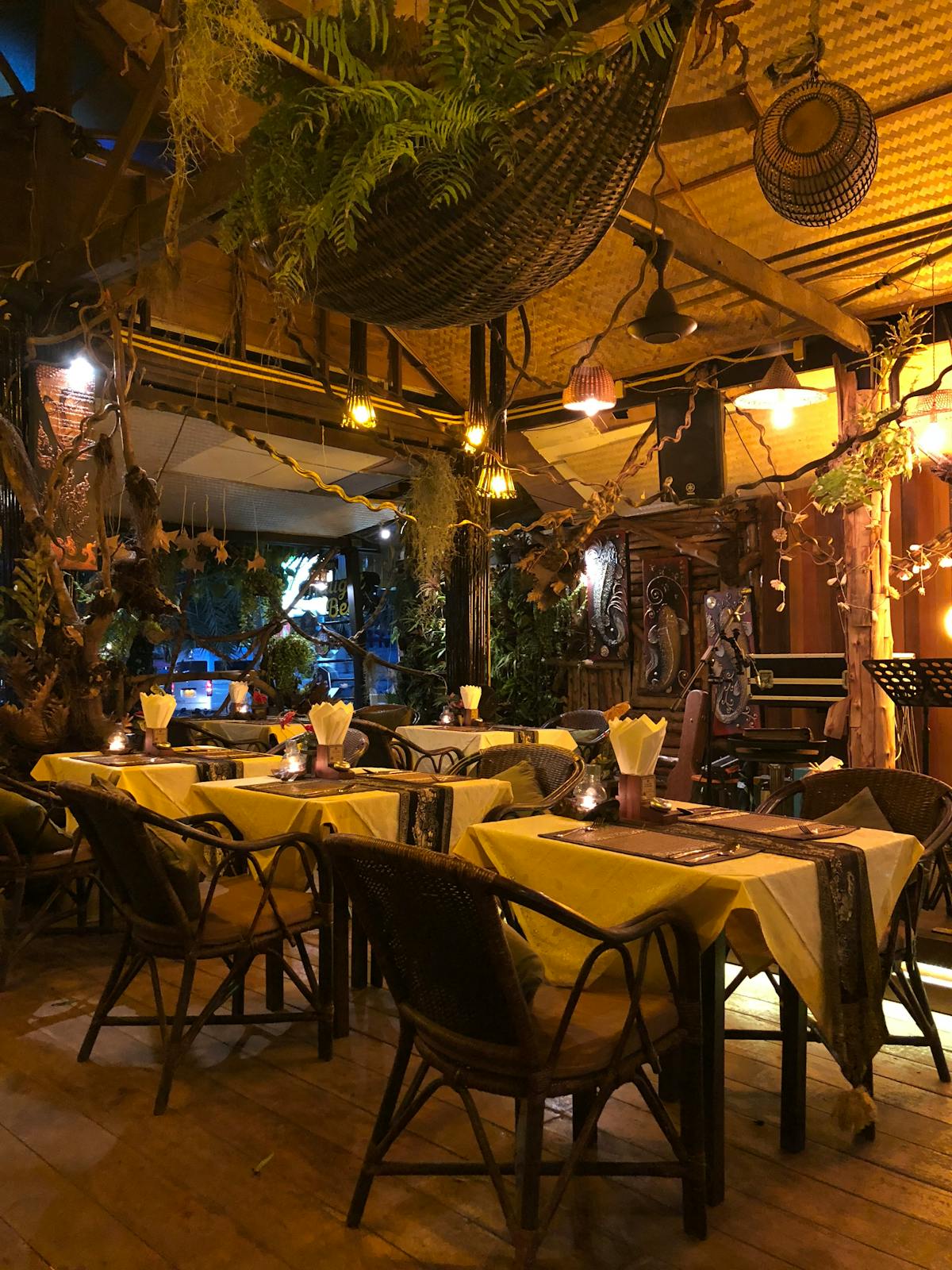 Sillas y mesas para restaurante en Monterrey - mobiliario de calidad