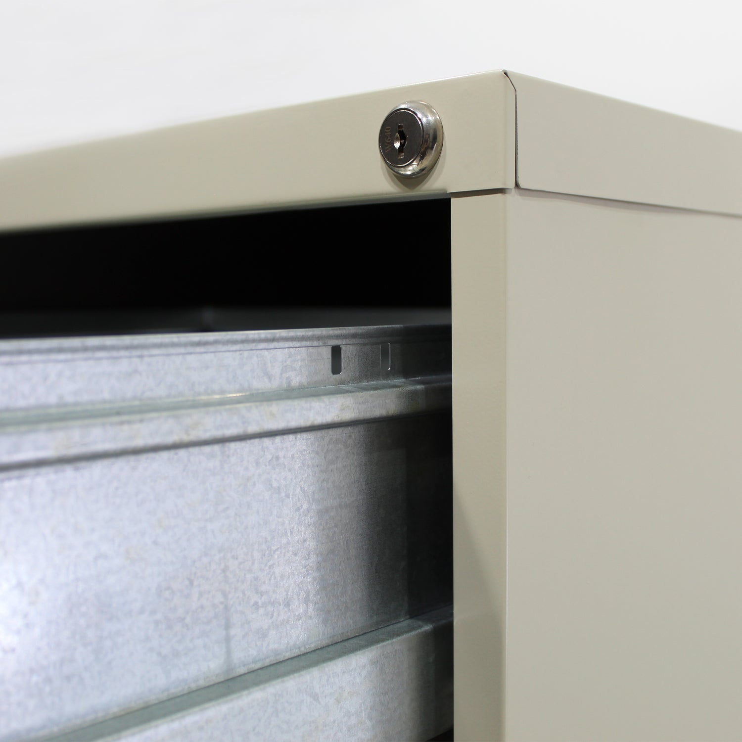 Archivero Metálico de 4 gavetas Oficio 14118 color Arena 5